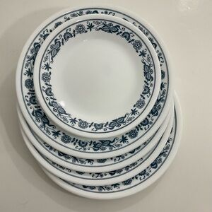 Corelle Old Town Blue 4 small plates and one saucer